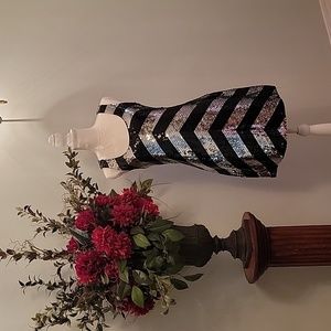 I.N.C.  sequin dress size M sleeveless mid-leg black and white color